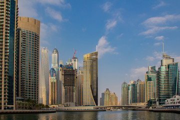 Skyline von Dubai am Tag