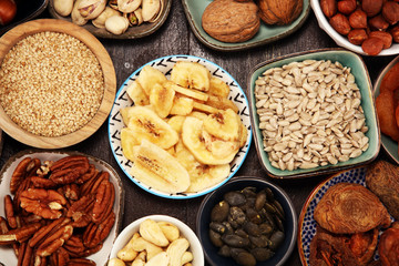 Composition with dried fruits and assorted healthy nuts