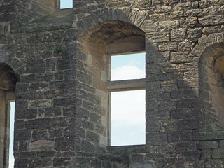 Châteauneuf-du-Pape – Ruine der ehemaligen päpstlichen Sommerresidenz    © hajo100