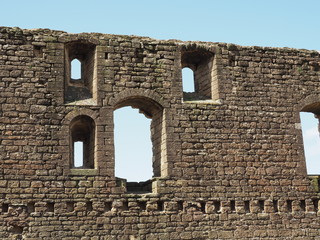 Châteauneuf-du-Pape – Ruine der ehemaligen päpstlichen Sommerresidenz    © hajo100