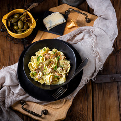 Reginette noodles in cream sauce with fresh chanterelles and capers