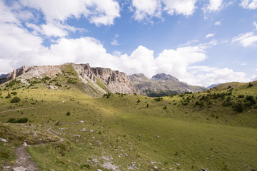 Fototapeta na wymiar Besteigung des Piz Daint vom Ofenpass, vorbei am Il Jalet über den Westgrad auf den Gipfel (2968m) und zurück. Abzweigung bei Davo Plattas von oben. Blick auf Il Jalet.