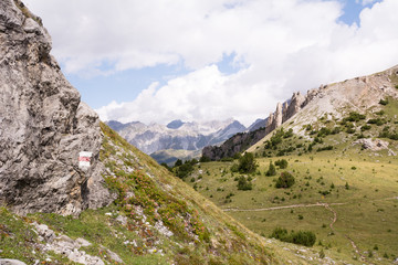 Besteigung des Piz Daint vom Ofenpass, vorbei am Il Jalet über den Westgrad auf den Gipfel (2968m) und zurück. Abzweigung bei Davo Plattas von oben. Blick auf Il Jalet.