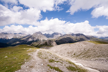 Fototapeta premium Besteigung des Piz Daint vom Ofenpass, vorbei am Il Jalet über den Westgrad auf den Gipfel (2968m) und zurück.