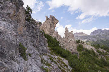 Fototapeta na wymiar Besteigung des Piz Daint vom Ofenpass, vorbei am Il Jalet über den Westgrad auf den Gipfel (2968m) und zurück. Bizarre Steinsformation.