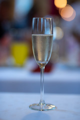 Sektglas auf einer Geburtstagsparty
