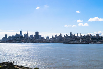 Fototapeta premium Beautiful panoramic view of the business center in downtown San Francisco in the United States a sunny day