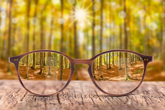 Brille gegen Sehschwäche bringt scharfen Durchblick