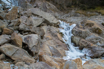 Wasserfall in den Bergen