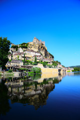 Fototapeta na wymiar The medieval fortress and village of Beynac as seen from the Dordogne River in Aquitaine, France
