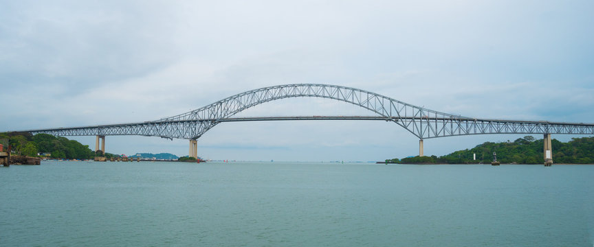 Fototapeta Bridge of the Americas  (Puente de las Americas).  Built in 1957 and Once known as   Thatcher Ferry Bridge, is a road bridge in Panama spanning the Pacific entrance to the   Panama Canal. 
