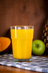  Suco refrescante de manga. Fruta brasileira