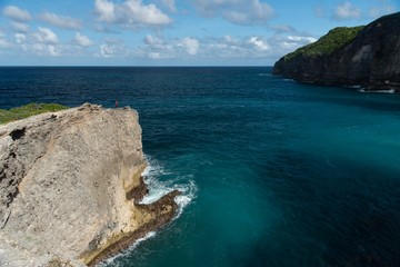 Fototapeta na wymiar Scenic cliffs with blue sea