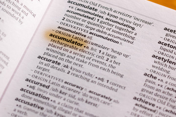 Obraz premium The word or phrase Accumulator in a dictionary.