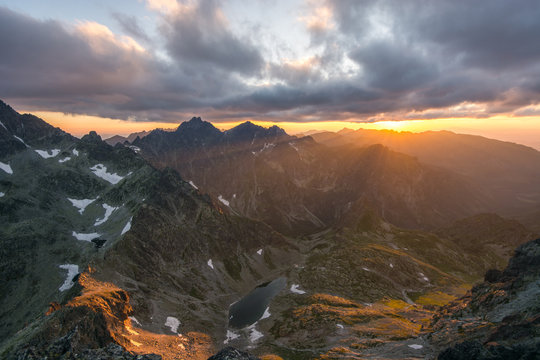 Zachód słońca widziany z Małej Wysokiej  w Tatrach.