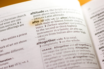 The word or phrase Alto in a dictionary.