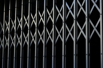 銀色のシャッター