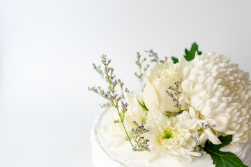 Obraz na płótnie Canvas White flower on homemade cake.