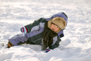 Fototapeta na wymiar Boy enjoying the first snow