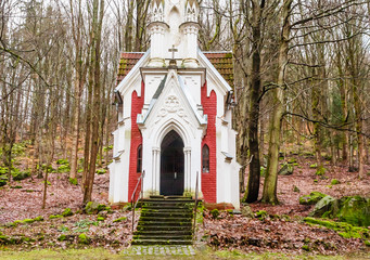 Obraz premium Chapel of Laska - The director of the local theatre Julius Laska had this chapel built in 1909 in memory of his mother.Neo-Gothic style - Marianske Lazne (Marienbad). Czech Republic