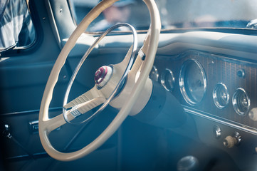  starinnyy rul' avtomobilya vtoroy mirovoy voyny 46/5000 antique steering wheel of a car of the second world war