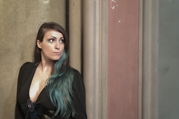 Fototapeta premium Sguardi Ragazza Urbex Folle Pazzia Malinconia