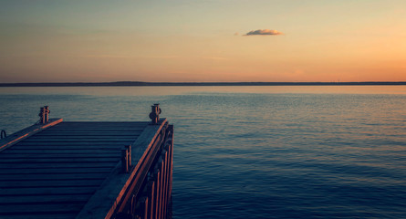 the smooth plain of the sea in the twilight of day leaving for the horizon