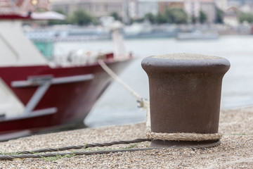 Naklejka premium Boat moored to shore