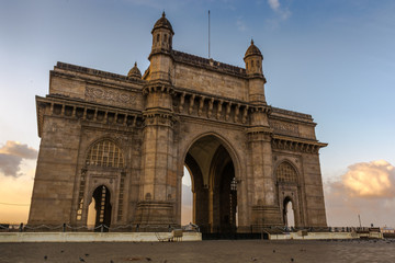 Fototapeta na wymiar Gateway of India in Mumbai, India during dawn 