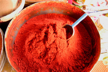 SAFFRON POWDER,MARKET STALL,MOROCCO