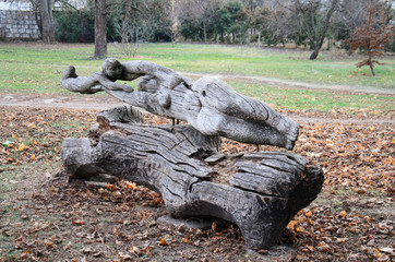 Fototapeta na wymiar Wooden sculpture in the park