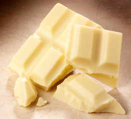WHITE CHOCOLATE PIECES