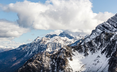 Obraz premium Snow-capped mountain peaks. Mountain landscape.