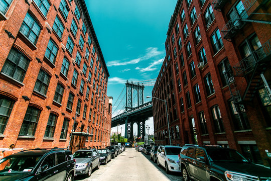 Brooklyn street with view of the Manhattan Bridge