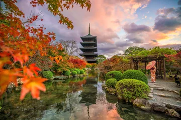 Tuinposter Toji-tempel en houten pagode in de herfst Kyoto, Japan © f11photo