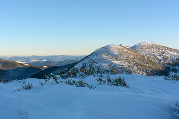 Fototapeta na wymiar Winter day in the mountains