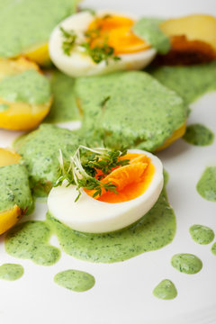 grüne Soße mit Eiern und Kartoffeln