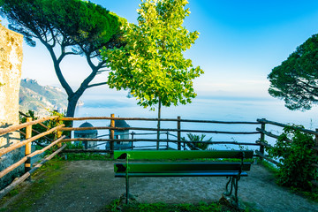 Obraz premium Stunning relaxation place with bench, Villa Rufolo, Ravello