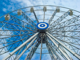 Fototapeta premium view of the metal Ferris wheel in the Park