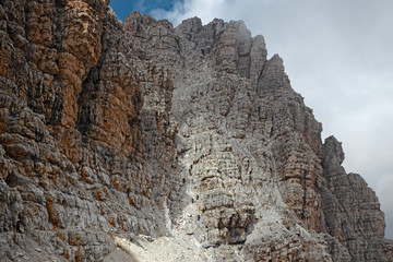 Mountaineers equipped face the 