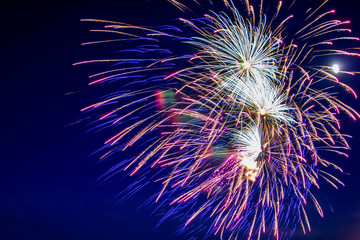 Obraz premium Fireworks light up the sky with dazzling display