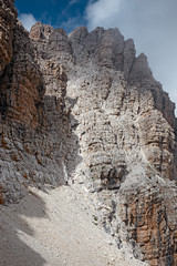 Mountaineers equipped face the 