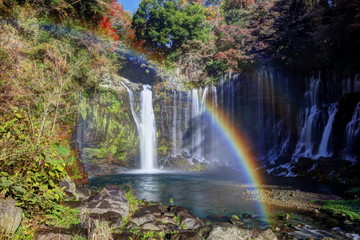 Fototapeta na wymiar 秋の白糸の滝と虹