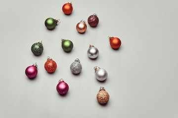 Multi-colored balls to decorate the hristmas tree.