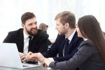 Fototapeta premium business team using laptop to work in office