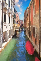 Fototapete Kanal Schöne Aussicht auf einen der venezianischen Kanäle in Venedig, Italien