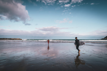 Preparados para surfear, Playa de la zurriola, Donostia