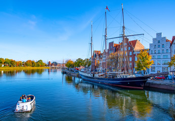Altes Segelschiff im hafen Lübeck