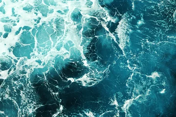 Poster Im Rahmen natürliche Textur der bewegten Meeresoberfläche © taviphoto