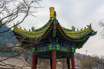 Fototapeta premium HUAQING, CHINA, 25 DECEMBER 2017: Beautiful chinese traditional architecture in Huaqing Palace